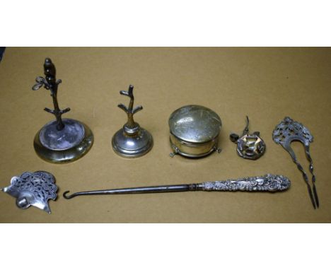 An Edwardian silver lady's hair comb, Birmingham 1906; a novelty ring stand surmounted with an ape; a dressing table jar; a b