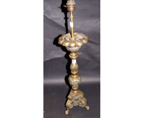 Relief-decorated brass table lamp base (not tested)