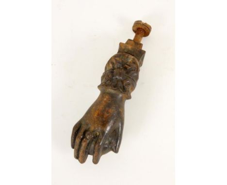 A 19th CENTURY CAST IRON DOOR KNOCKER in the form of a hand with ball. 11cm long TÜRKLOPFER 19.Jh. Eisenguß, in Form einer Ha