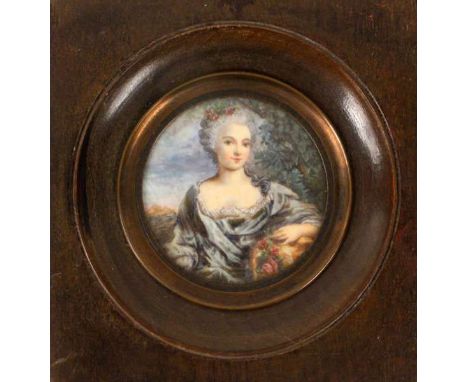 MINIATURE France after 1900 Portrait of a Lady. Painted on ivory. D iameter 6cm, with frame 11,5x11cm MINIATUR Frankreich nac