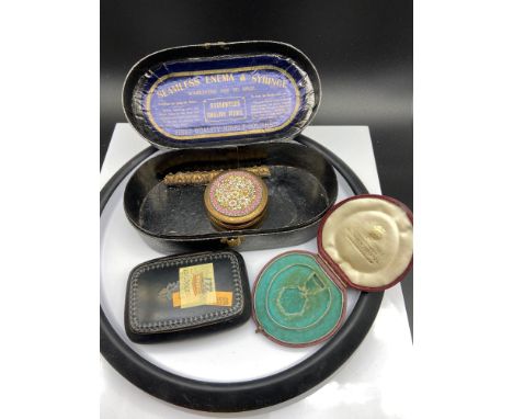 A Lot of collectables to include Victorian Snuff box, Millefiori topped pill box, Charles Desprez jewel box and Enema &amp; S