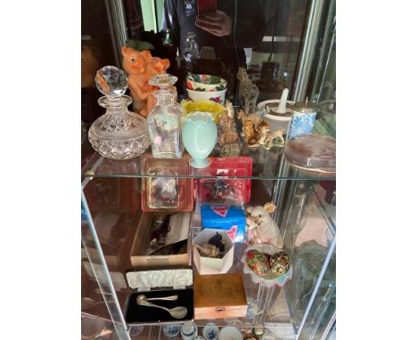 Two shelves of collectable odds to include egg shaped glass vase, wade whimsies, Mauchline ware trinket box, Opalescent scall