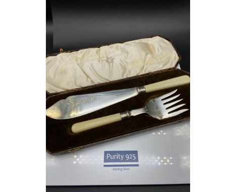 A Walker &amp; Hall Sheffield silver collar serving fork and knife. Complete with a fitted box. 