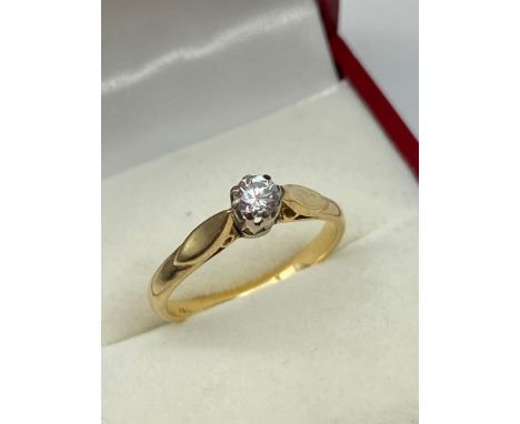 A Ladies 18ct gold and single diamond stone ring. [2.17Grams] &amp; [Ring size J] 