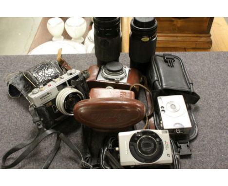 A quantity of  vintage cameras and accesories