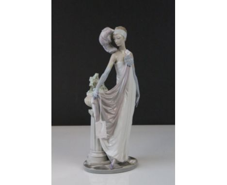 Lladro Figure #5283 ' Socialiteof the 20's ', Art Deco 34cms