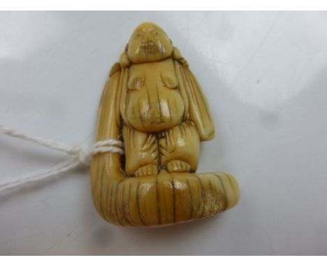 Antique Japanese Ivory Netsuke in the form of a Man