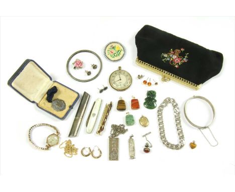 A quantity of assorted jewellery, to include a 9ct gold Prince of Wales rope chain with side lever clasp, a pair of hoop earr