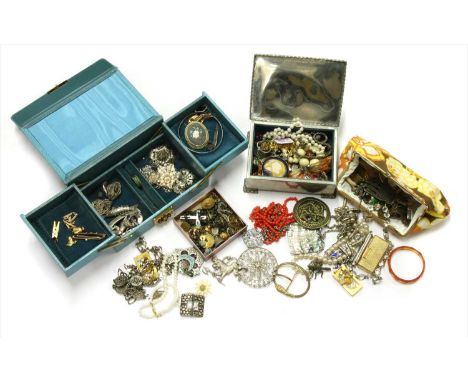 A quantity of gold jewellery, to include an Italian 18ct gold 'Dea Bendata' or Fortuna charm, the blindfolded female represen