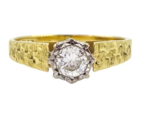 18ct gold single stone round brilliant cut diamond ring, Birmingham 1977, diamond approx 0.30 caratCondition Report:Approx 3.