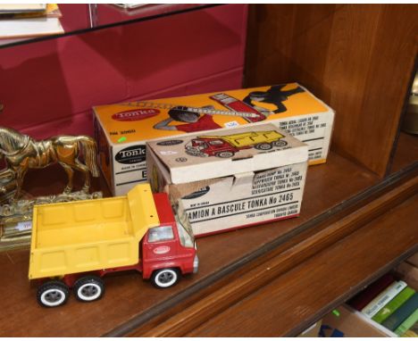 A vintage boxed Tonka (Canada) Aerial Ladder, no. 2960, and a Tonka (Canada) boxed Dump Truck no. 2465 (2)