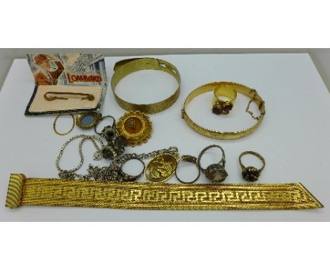 A 9ct gold and bronze core bangle, five rings including silver, a Victorian brooch, etc.