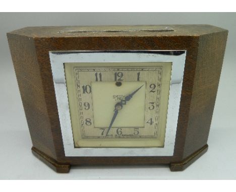An oak cased Smith mantel clock with presentation plaque, height 14cm