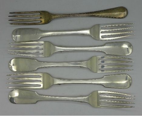 A set of five silver dinner forks and one other silver fork, weight 436g