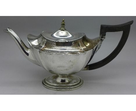 A Victorian silver teapot, London 1896, with metal replacement finial, weight 433g