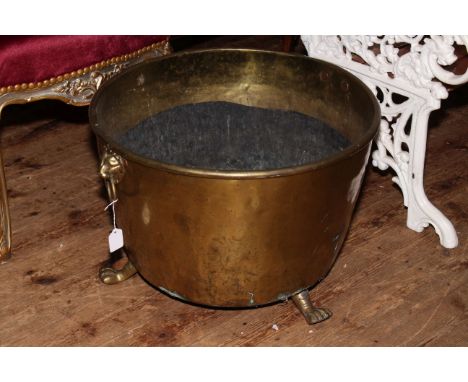 Large vintage brass log bucket, 39cm high.