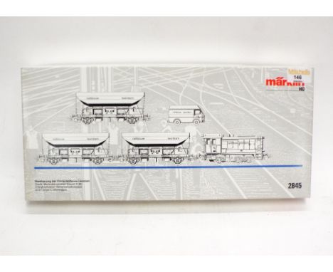 Marklin HO scale railbouw lwerdem company track laying lane, class 5, 36 deutz industrial switcher, three side dump cars (mis