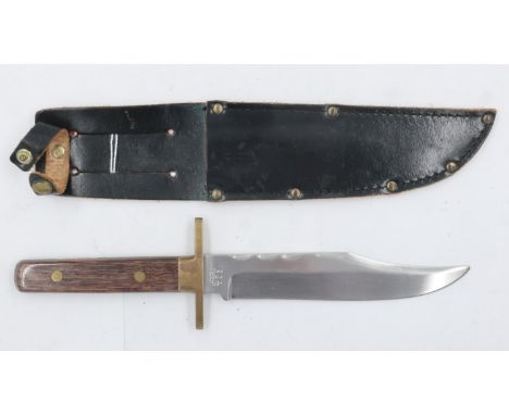 Arthur Wright &amp; Son hunting knife with leather sheath. UK P&amp;P Group 2 (£20+VAT for the first lot and £4+VAT for subse