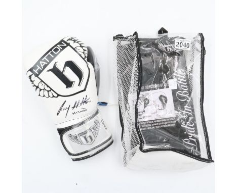 A Ricky Hatton pen signed sparring glove. UK P&amp;P Group 1 (£16+VAT for the first lot and £2+VAT for subsequent lots) 