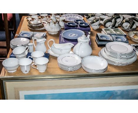 Royal Doulton Carnation Dinner Ware comprising of: 8 tea/side plates (6 1/2 inches), 4 soup/cereal bowls (7 inches), 9 salad/