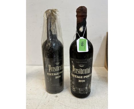 Two bottles of Presidential vintage Port Location: R2 