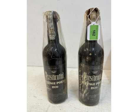 Two bottles of Presidential vintage Port Location: R2 