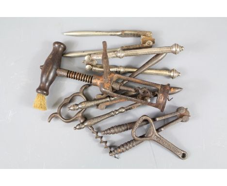 A Lunds Patent London Rack Sidewinder Corkscrew. The corkscrew maintains it's rosewood handle and brush. This lot includes fi