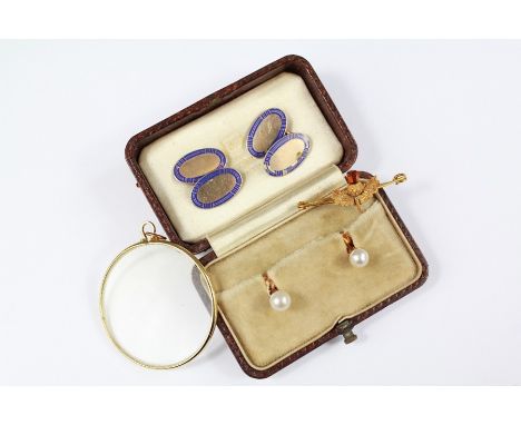 A Pair of Gentleman's 14ct Mikimoto Pearl Dress Studs approx 2.4 gms in the original box, a 9ct gold Scottish thistle brooch,