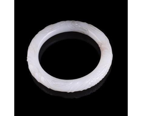 A Chinese white jade carved bangle, Qing Dynasty, carved with fruit and foliage, 8cm wide and inner ring approximately 5.9cm清