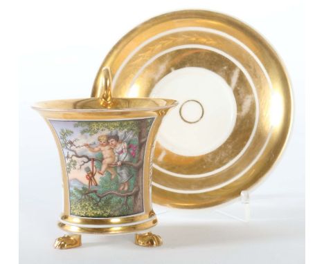    Vitrinentasse mit Unterer   Pirkenhammer, Fischer &amp; Reichenbach, 1810-1846, Porzellan, Kratertasse auf drei Tatzenfüße