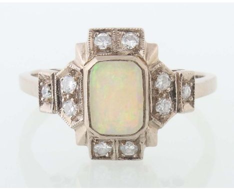    Opal-Diamantring   Art-Déco, Weißgold 750, rechteckiger Opalcabochon auf kreuzförmigem Ringkopf von 10 Diamanten begleitet