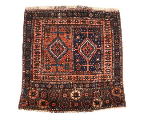    Luri Bakhtiari Taschenfront   semi-antik, Westpersien, Wolle auf Wolle, 2-Panel-Innenfeld mit Ornamentik in reziproker Rot