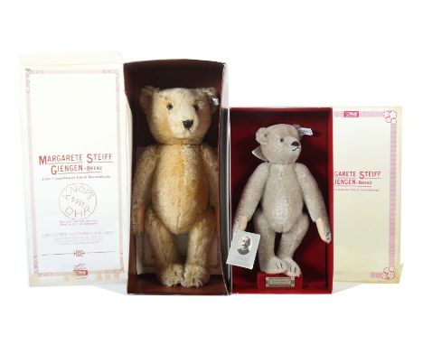    2 Jubiläumsbären   Margarete Steiff, 1. Teddybär-Modell 1902, Design Richard Steiff (Replika), im orig. Karton, Nr. 0150/3