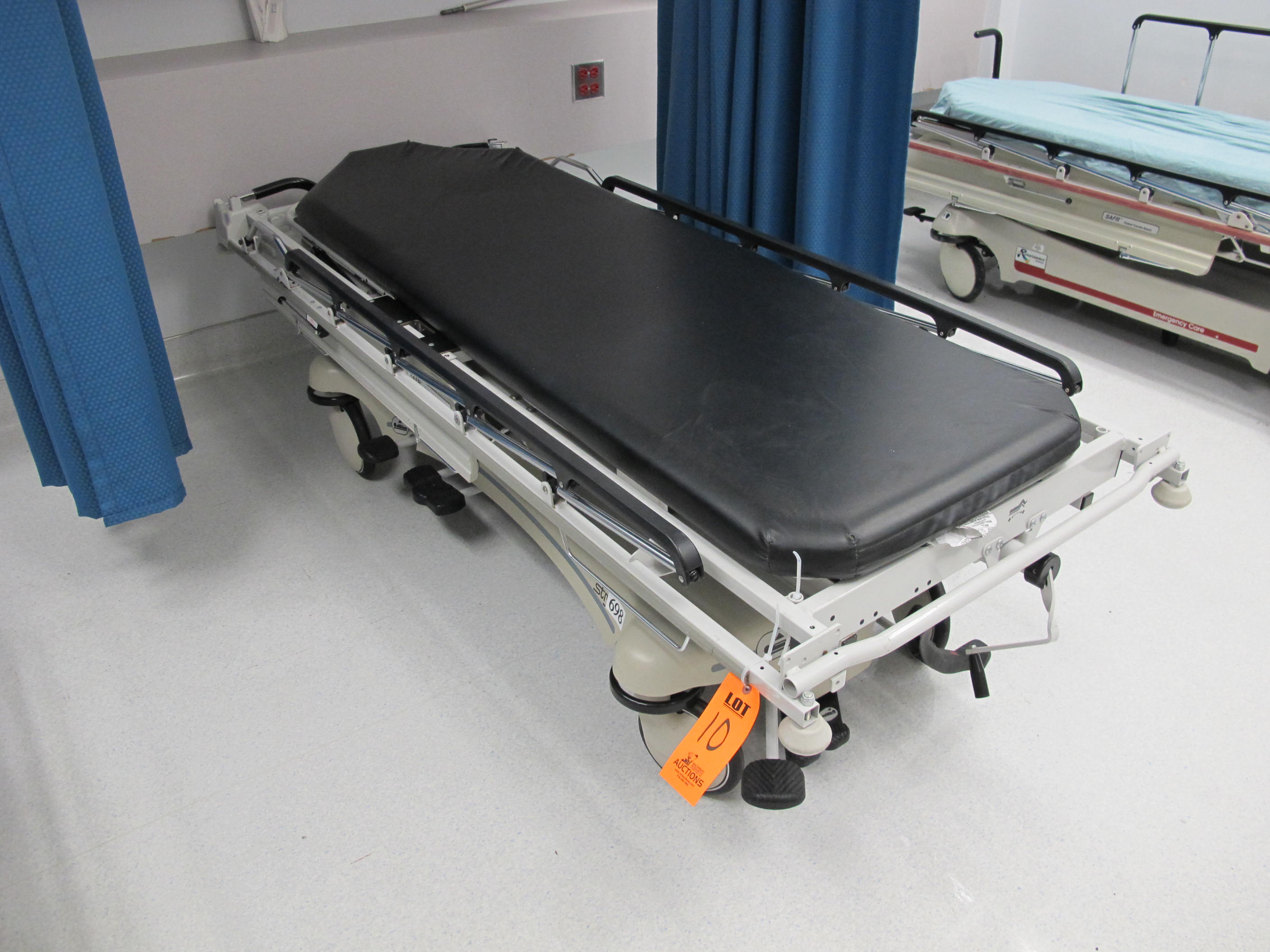STRYKER STRETCHER BED, MODEL 698 (LOCATION ER)