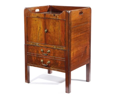 A GEORGE III MAHOGANY TRAY TOP BEDSIDE COMMODE C.1790-1800 the galleried top pierced with a pair of handgrips, the pull-out b