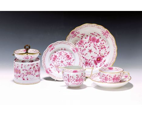 8 Teile Meissen, reiche indische Malerei, um 1910,  Porzellan, 2 Tassen mit Untertassen, 2 Dessertteller, Milchkännchen und T
