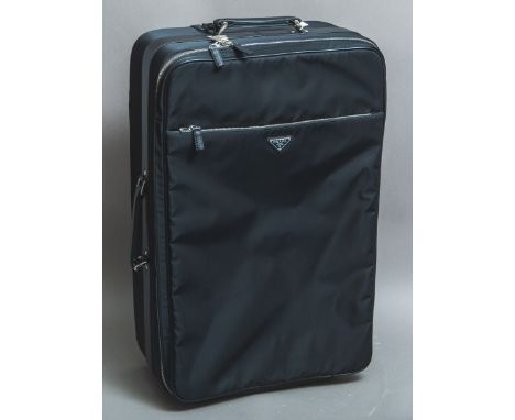 Koffer (Prada), Nylon und Saffiano-Leder, m. Schloss u. vs. separatem Fach, 2 Rollen,Tragegriffe, im orig. Staubbeutel, ca. 7