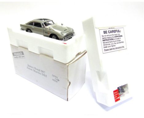 A DANBURY MINT JAMES BOND ASTON MARTIN DB5 silver, mint, complete with detachable passenger seat and roof section, boxed.