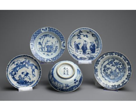A GROUP OF CHINESE BLUE AND WHITE PORCELAIN BOWLS AND DISHES, 17 to 19TH CENTURY. To include a bowl decorated with ducks in p