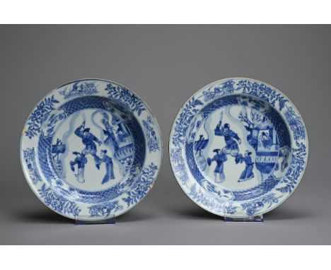 A PAIR OF CHINESE BLUE AND WHITE PORCELAIN DISHES, 18TH CENTURY. Each with rounded body and everted rims decorated with a sce
