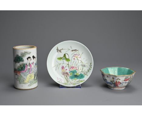 A GROUP OF CHINESE FAMILLE ROSE PORCELAIN ITEMS, 19/20TH CENTURY. To include an octagonal lobed bowl decorated with various f