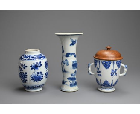 A GROUP OF THREE CHINESE BLUE AND WHITE PORCELAIN ITEMS, 18/19TH CENTURY. To include a twin handled cup decorated with floral