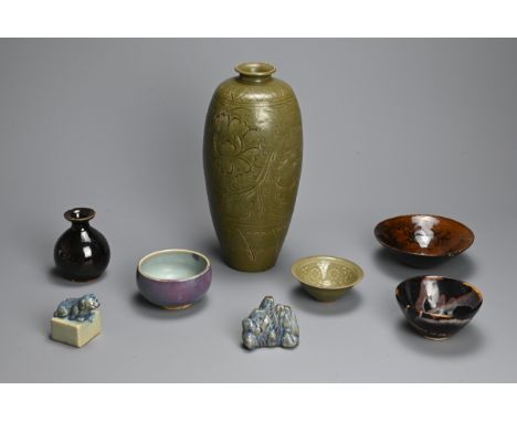 A GROUP OF CHINESE AND EAST ASIAN CERAMIC ITEMS. To include a tall oviform Yaozhou style vase with carved decoration of peony