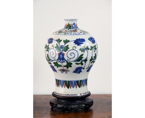 A CHINESE WUCAI PORCELAIN VASE, LATE QING / REPUBLIC PERIOD. Of baluster form decorated in underglaze blue with red, green an
