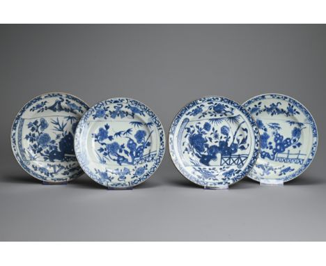 A GROUP OF FOUR CHINESE BLUE AND WHITE PORCELAIN DISHES, 18TH CENTURY. With matching decoration of flowering branches in a sc