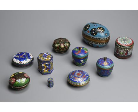 TEN CHINESE AND JAPANESE SMALL CLOISONNE BOXES AND COVERS, LATE 19TH/EARLY 20TH CENTURY. Including: a larger egg-shaped turqu
