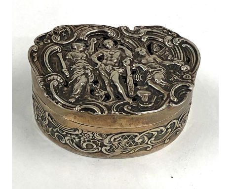 Antique silver embossed snuff box, London Silver hallmarks, hold ware marks to lid 