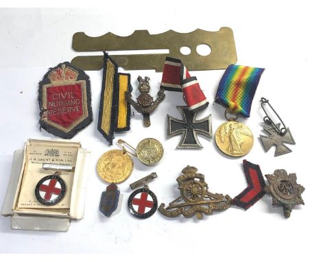 Selection of military item badges medals etc please see images for details 