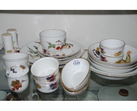 A quantity of Royal Worcester 'Evesham' table ware including fruit bowls, condiment set, avocado dishes, dinner plates, etc.