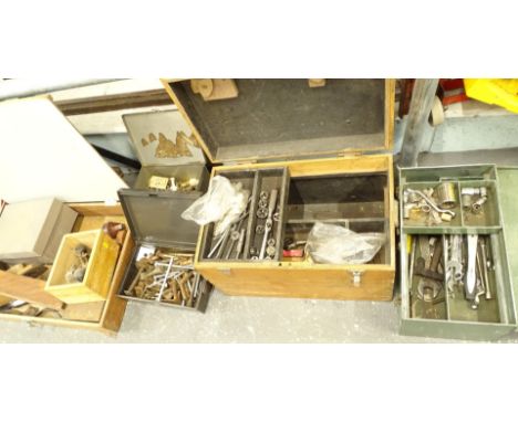 Miscellaneous wood working tools, to include mallets, a small jigsaw, tripod etc.